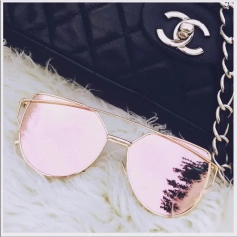 Yellow gold color mirrored sunglasses